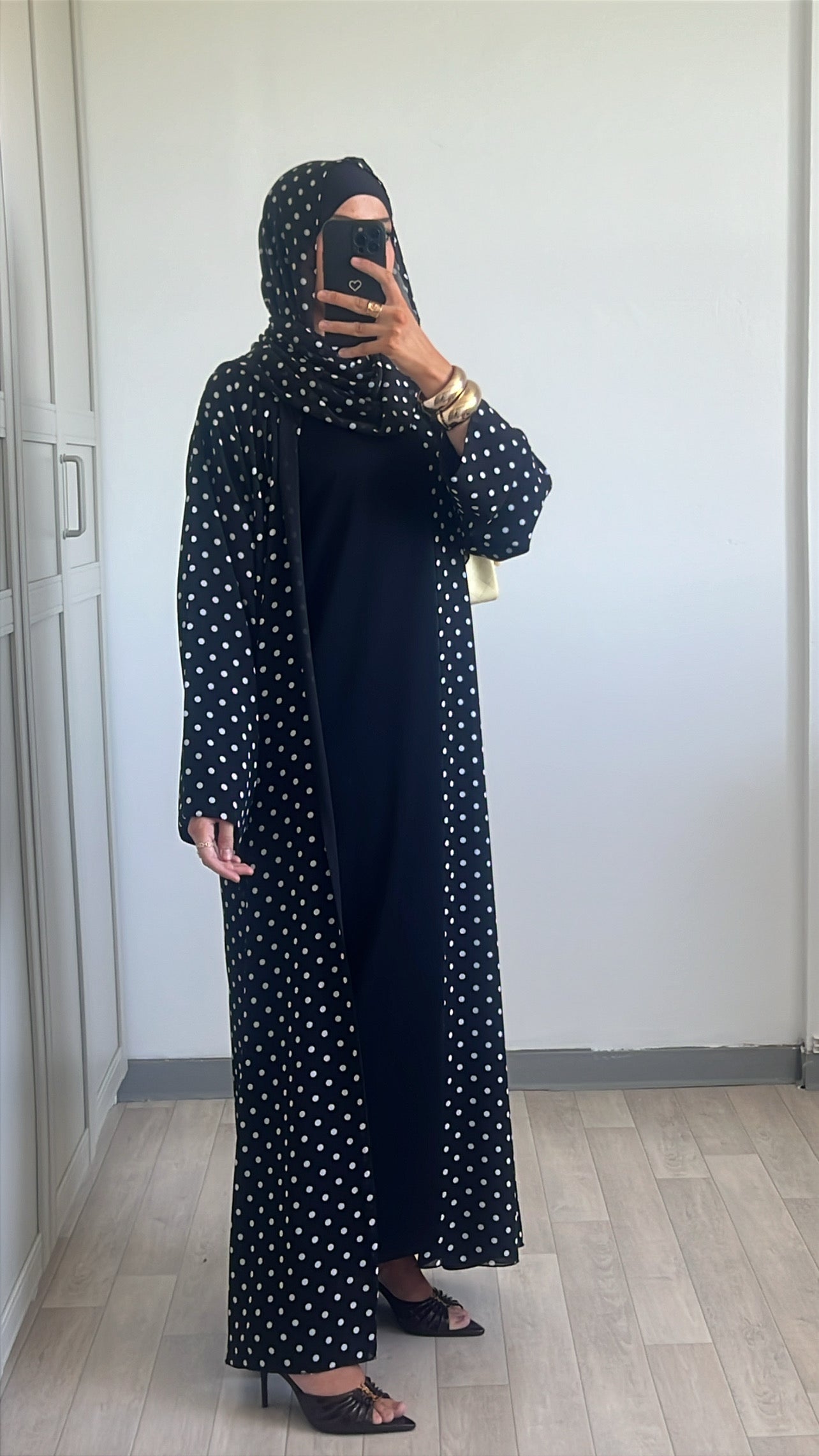 Abaya Matchy a pois (abaya/châle assorti)