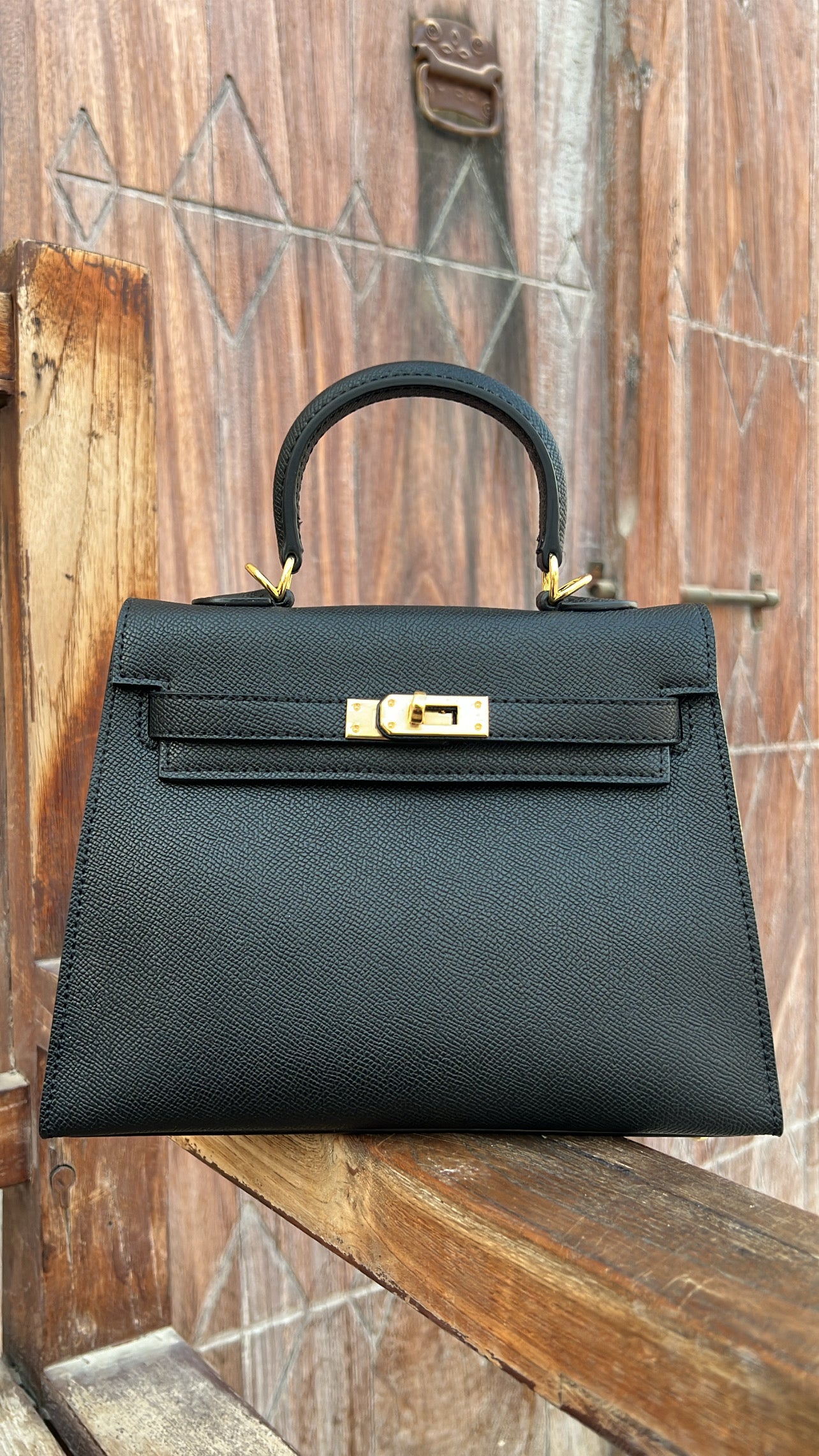 Sac iconique 22 "Black Gold"