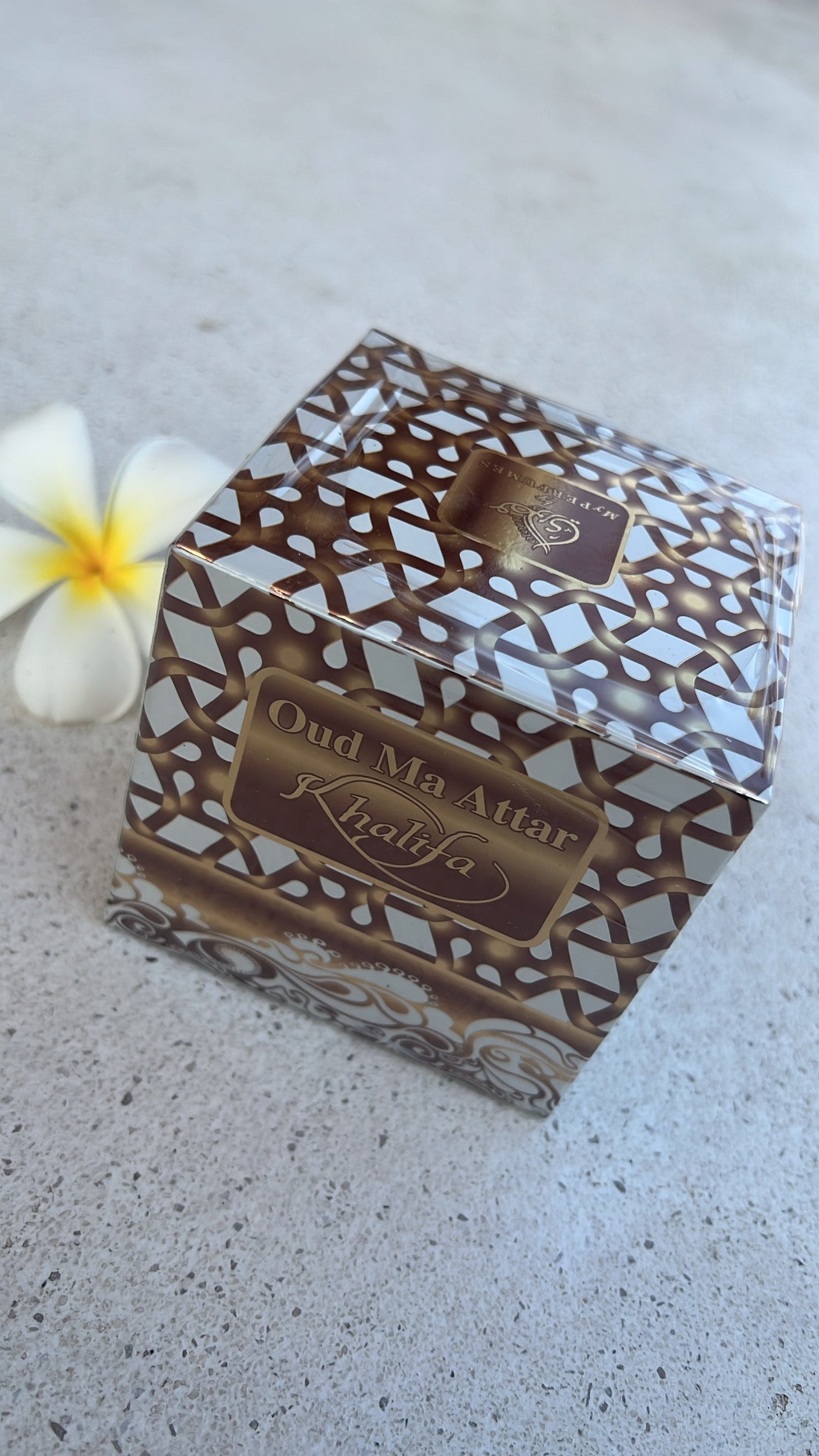 - Bakhour Oud ma Attar