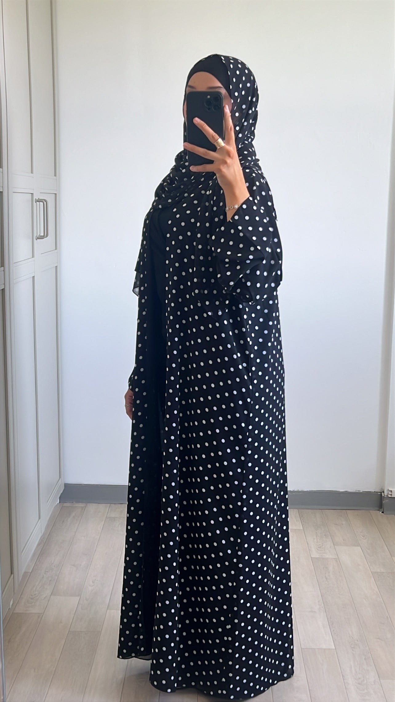 Abaya Matchy a pois (abaya/châle assorti)